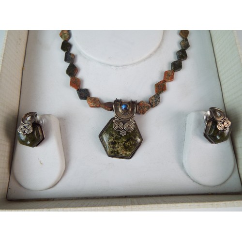 118A - Lovely Polished Agate necklace with silver mounts. Matching clip on earrings. comes with display box... 