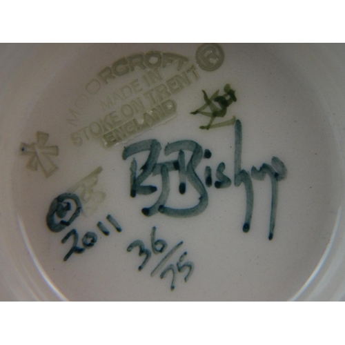 15 - Beautiful 2011 Moorcroft Vase in the Golden Daisy design. Designed and signed by Rachel Bishop. Very... 