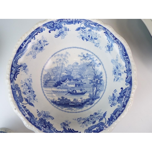 37 - Pretty Oriental pattern jug and bowl plus two lidded tureens with a dragon pattern.