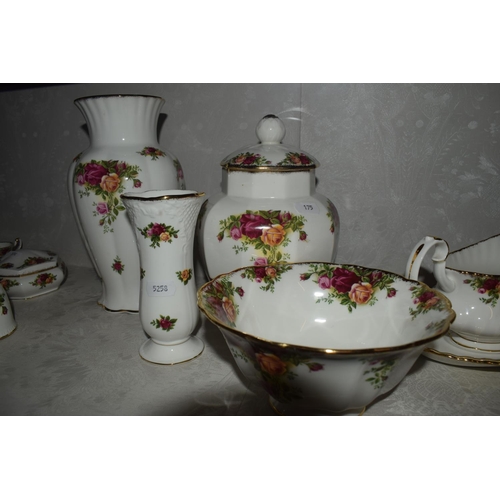 175 - Selection of Decorative items by Royal Albert in the Old Country Roses pattern, see photos