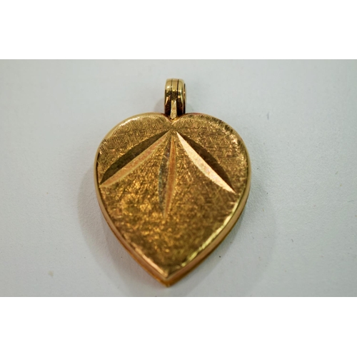 347 - 9ct Yellow Gold Locket plus a Gold plated chain. See photo