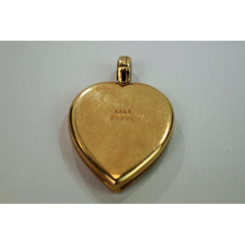 347 - 9ct Yellow Gold Locket plus a Gold plated chain. See photo