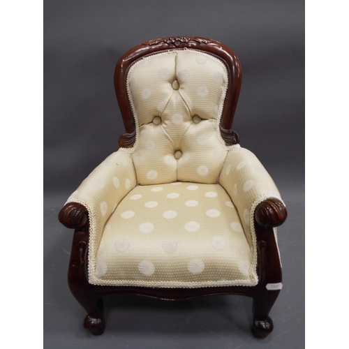 649 - Small doll size nursing chair 22