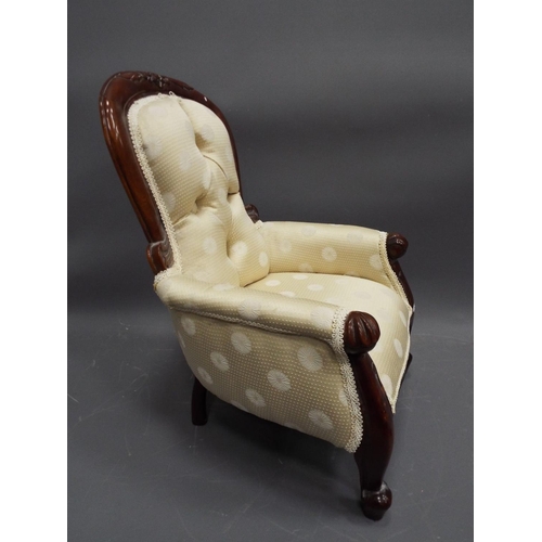 649 - Small doll size nursing chair 22