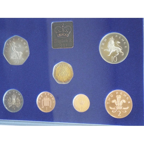 146 - 2 Royal Mint proof sets The coinage of Great Britain and Northern Ireleand 1980 & 1982 (4)