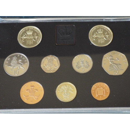 172 - 2 Royal mint proof sets United Kingdom coin collection 1988 & 1989 (1)