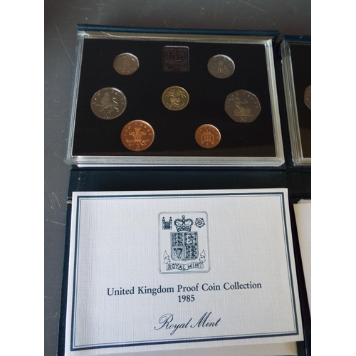 173 - 2 Royal mint proof sets United Kingdom coin collection 1985 & 1992 (1)