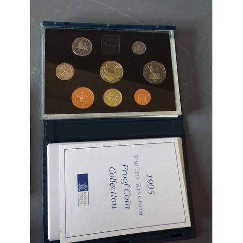 179 - 2 Royal mint proof sets United Kingdom coin collection 1994 & 1995 (1)