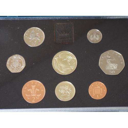 180 - 2 Royal mint proof sets United Kingdom coin collection 1995 & 1996 (1)