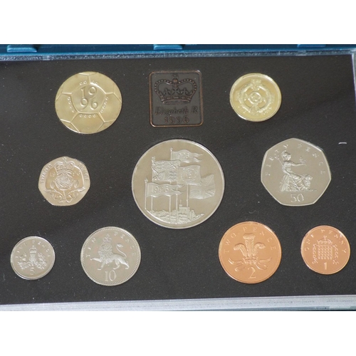 180 - 2 Royal mint proof sets United Kingdom coin collection 1995 & 1996 (1)