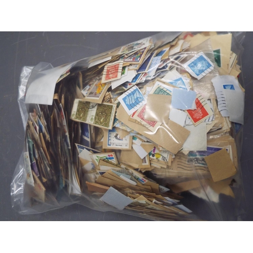 305 - 1.8kg of world and GB loose stamps