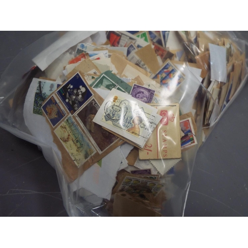 305 - 1.8kg of world and GB loose stamps