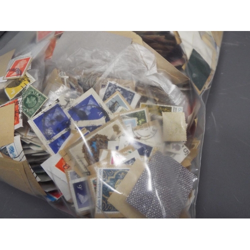 312 - 1.8kg of world and GB loose stamps