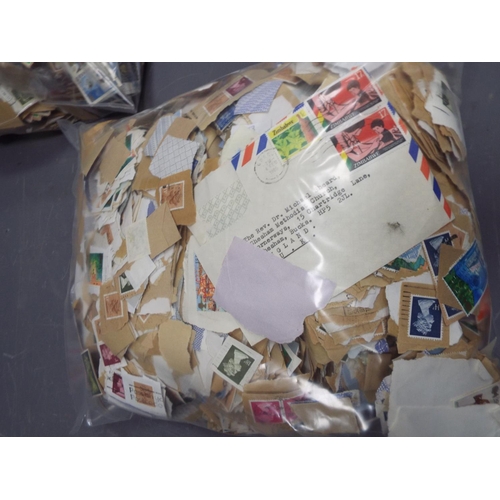 313 - 1.9kg of world and GB loose stamps