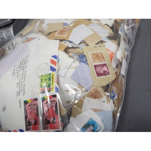 313 - 1.9kg of world and GB loose stamps