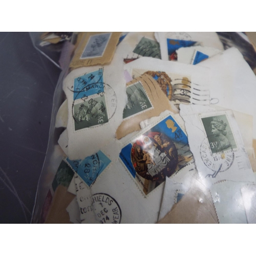 314 - 1.5kg of world and GB loose stamps