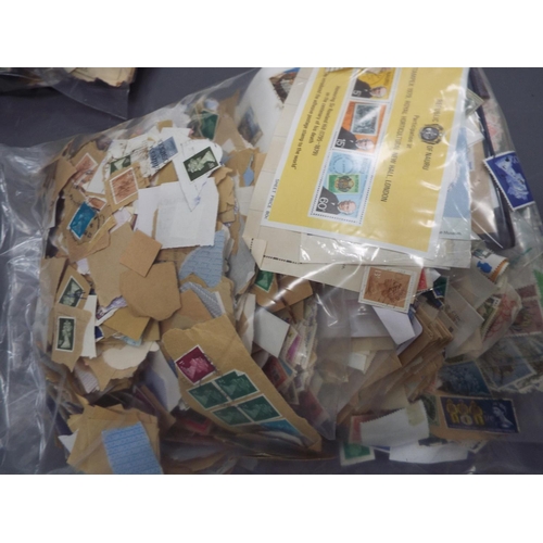 319 - 1.5kg of world and GB loose stamps