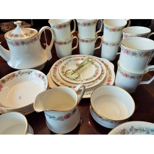 41 - Paragon / Royal Albert dinner set in the 