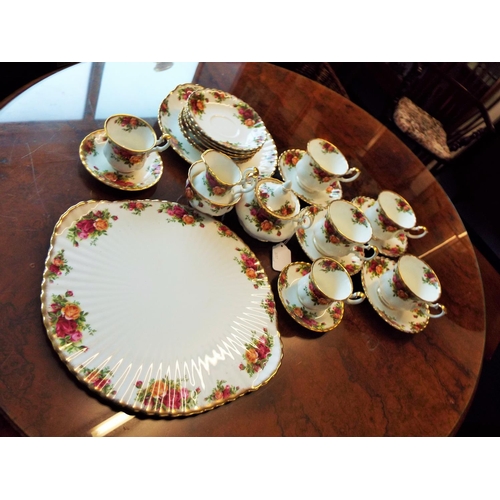 44 - 23 pieces of Royal Albert old country roses dinnerware, cake plates etc.