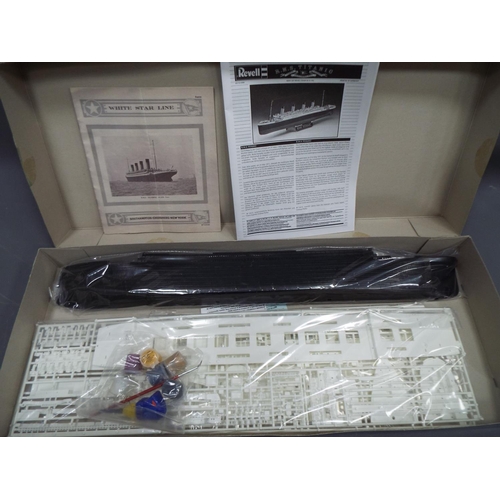 446 - Revill 1:400 scale boxed kit form model of the Titanic. Parts are contained in plastic bags within t... 