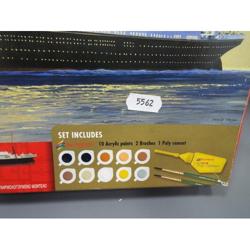 448 - Airfix 1:700 scale boxed kit form model of the Titanic. Parts are contained in plastic bags within t... 