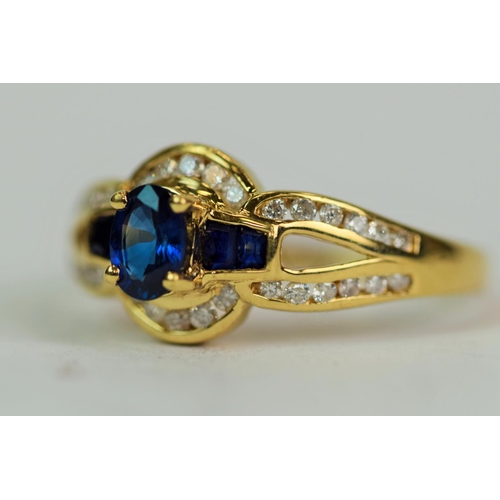 527 - 18ct Yellow Gold Ring set with a stunning Deep Sapphire (6 x 4mm) flanked by two smaller baguette cu... 