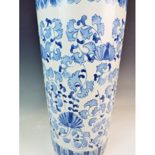 63 - A Mid 20th century blue & white umberella stand 18.5