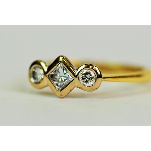 532 - 18ct Yellow Gold Ring set with Diamonds   approx 0.3cts.  Finger size 'O'   3.1g