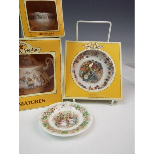 106 - Royal Doulton Brambly Hedge miniatures. (boxed )