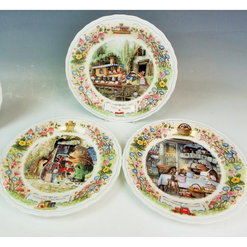 113 - 6 Wedgwood Foxwood Tales collectors plates with certificates.