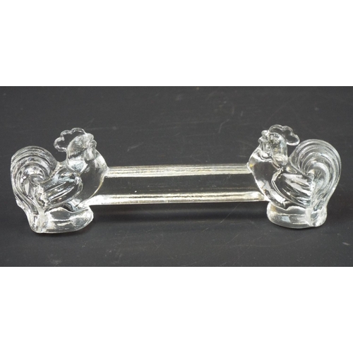 261 - 4 Vintage crystal glass knife rests with cockeral design to each end.