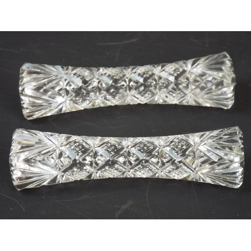 268 - Vintage crystal glass knife rests. 2 pairs and 2 singles