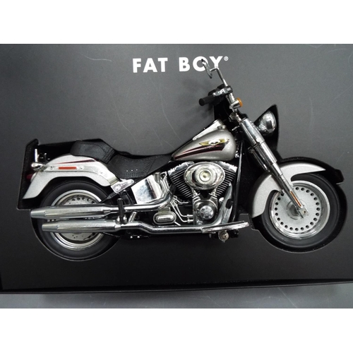 384 - Harley Davidson 1:12 Scale die cast model set in a foam lined presentation case. In unused condition... 