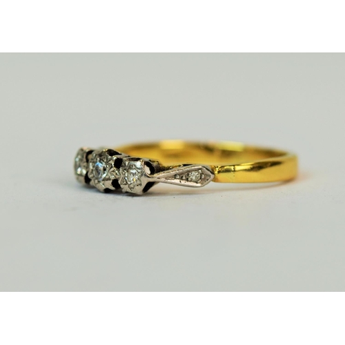 563 - 18ct Yellow Gold ring set with a trio of Illusion set Diamonds in a Platinum mount.  Centre Diamond ... 