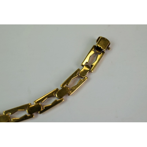 605 - 9ct Yellow Gold chunky bracelet.  12g