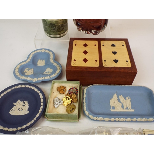 699 - Mixed lot to include wedgwood jasperware , football cards etc.