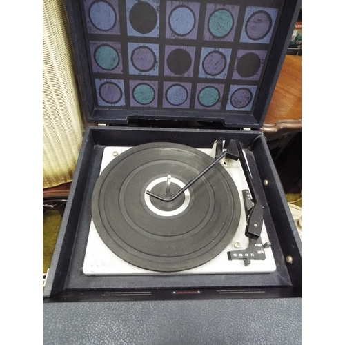 1017 - Dansette Capri turntable for spares or repairs. See photos.