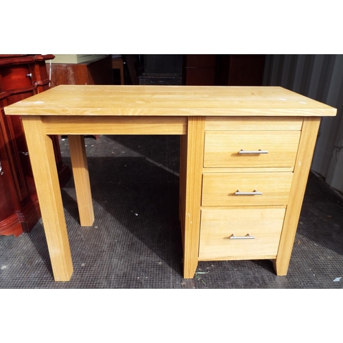 909 - Small Clerks desk with three drawers to right hand side.  H:30 x W:42 x D:19 inches. See photos.