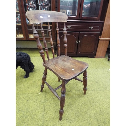 981 - Vintage kitchen chair with turned legs and back rest. See photos.