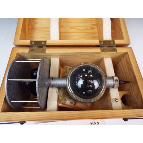 742 - A vintage Schalen-Handanemometer wind meter in original box.