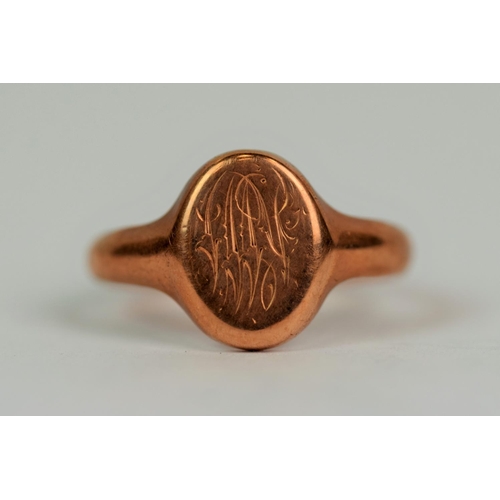 518a - 9ct Rose Gold Signet ring . Finger size 'P'  4.0g