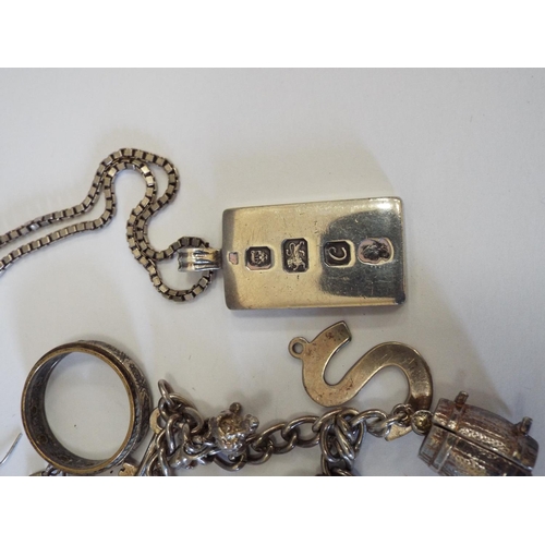 811 - Sterling silver mixed lot to include a charm bracelet and a ingot etc.