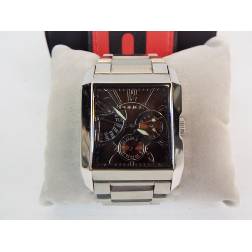 892a - Police vx3 mens watch in working condition.