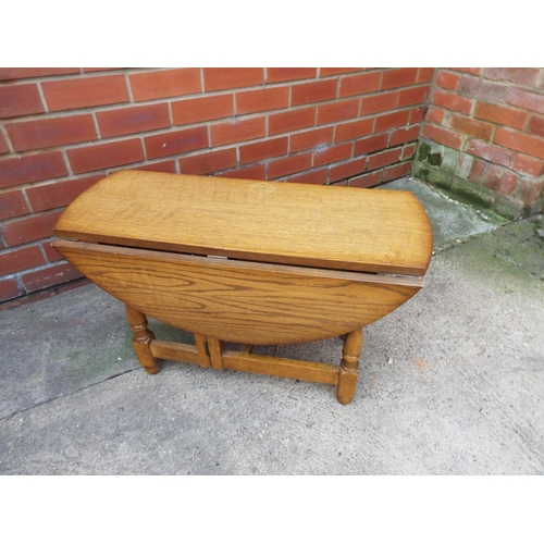 1027 - Small Ercol style drop leaf dircular topped space saving table.  H:18 x 30inches in Diameter. See ph... 