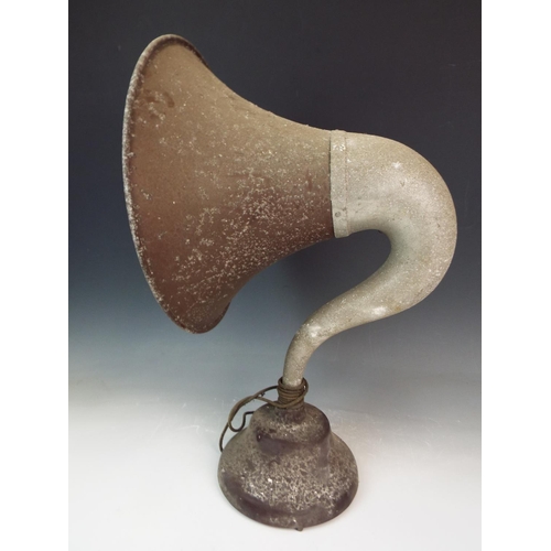 1115 - Victorian era record aplification horn. original condition. see photos