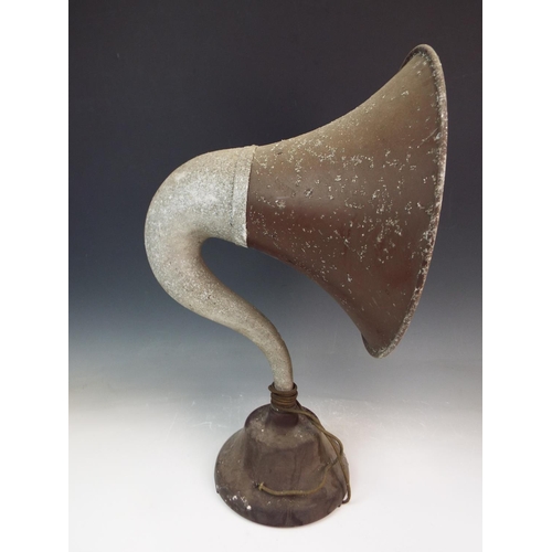 1115 - Victorian era record aplification horn. original condition. see photos