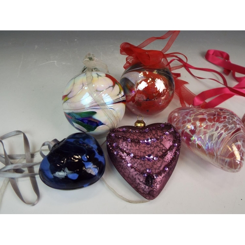 1136 - Art glass irridecent large baubles and hearts.