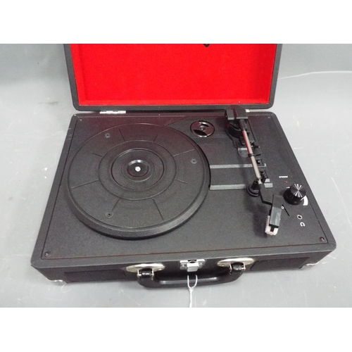 1162 - TOKKY cased record player ( requires a power lead)