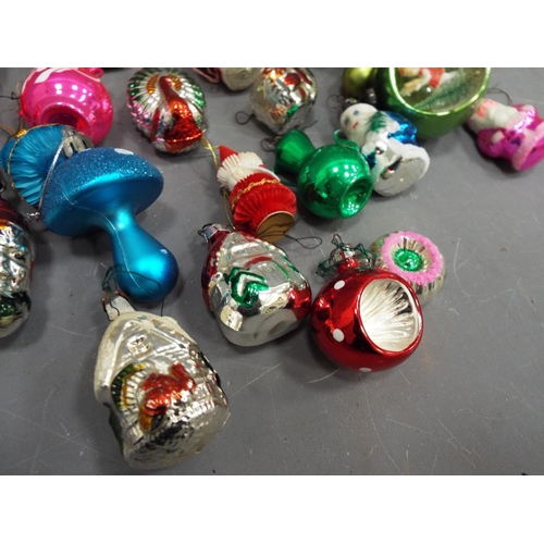 1299 - Vintage glass christmas baubles.