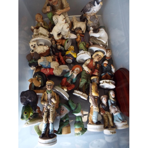 1360 - Box of Ceramic figurines.